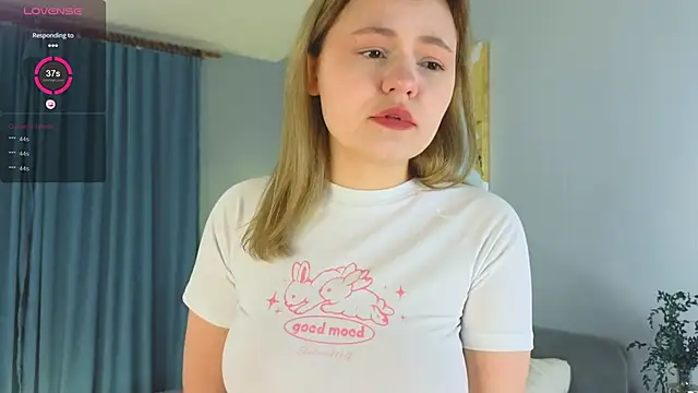 Snapshot of DownyClouds chatting on 02/11/25, 11:21 DownyClouds online show from 02/11/25, 11:21