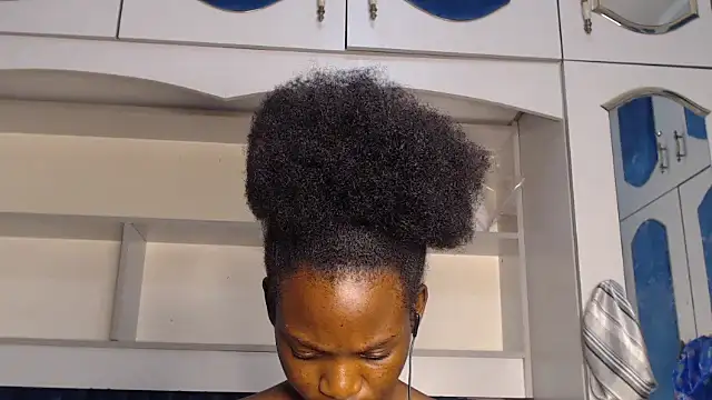 Snapshot of YoungDiva69 chatting on 02/22/25, 09:04 YoungDiva69 online show from 02/22/25, 09:04