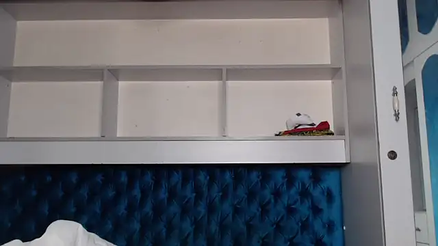 Snapshot of YoungDiva69 chatting on 11/03/25, 07:09 YoungDiva69 online show from 11/03/25, 07:09