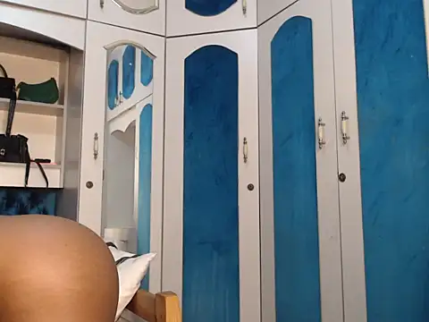 YoungDiva69 online show from 04/22/26, 06:31