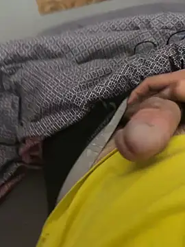 Snapshot of yannusgir33 chatting on 03/11/25, 10:31 yannusgir33 online show from 03/11/25, 10:31