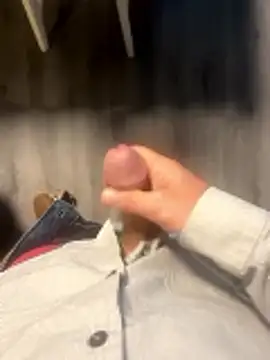 Snapshot of yannusgir33 chatting on 01/08/26, 10:17 yannusgir33 online show from 01/08/26, 10:17