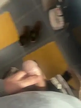 Snapshot of yannusgir33 chatting on 02/23/26, 09:28 yannusgir33 online show from 02/23/26, 09:28