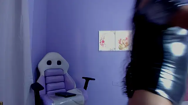 Snapshot of Rossi_Mariana chatting on 02/19/25, 12:22 Rossi Mariana online show from 02/19/25, 12:22