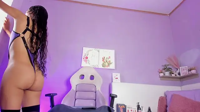 Rossi Mariana online show from 10/20/25, 12:27