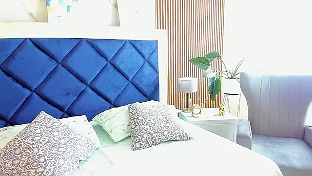 IsabelaWoods online show from 04/19/26, 09:28