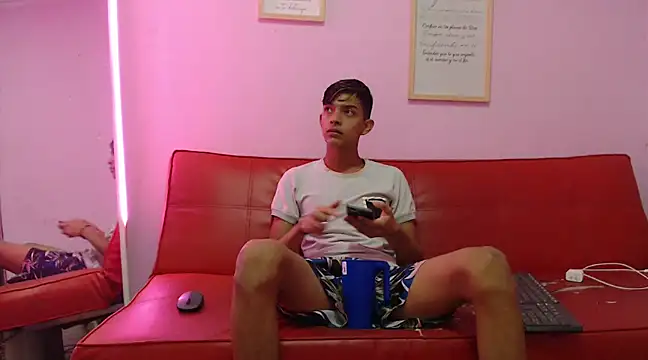 Snapshot of KING_STYLE2 chatting on 03/03/25, 11:35 KING STYLE2 online show from 03/03/25, 11:35