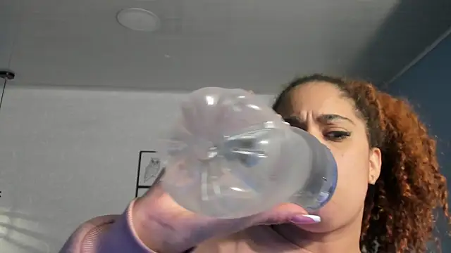 Snapshot of ninna_curly chatting on 06/26/26, 03:22 ninna curly online show from 06/26/26, 03:22