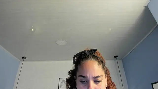 Snapshot of ninna_curly chatting on 06/29/26, 09:26 ninna curly online show from 06/29/26, 09:26