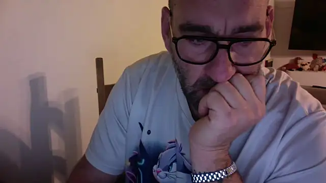 Snapshot of Hardasanut chatting on 11/02/25, 04:20 Hardasanut online show from 11/02/25, 04:20