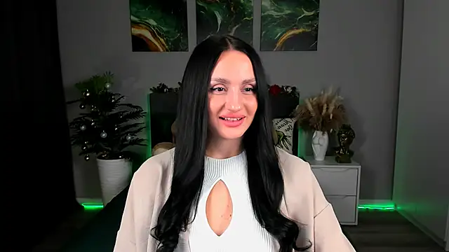 Snapshot of EmiliaBeynard chatting on 02/01/25, 01:41 EmiliaBeynard online show from 02/01/25, 01:41