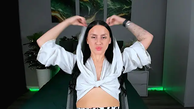 Snapshot of EmiliaBeynard chatting on 02/03/25, 07:31 EmiliaBeynard online show from 02/03/25, 07:31