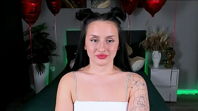 Snapshot of EmiliaBeynard chatting on 03/04/25, 02:21 EmiliaBeynard online show from 03/04/25, 02:21