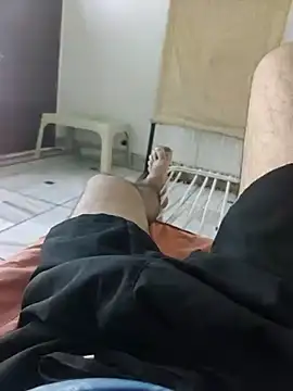 xmanrawan2 online show from 10/17/25, 06:38