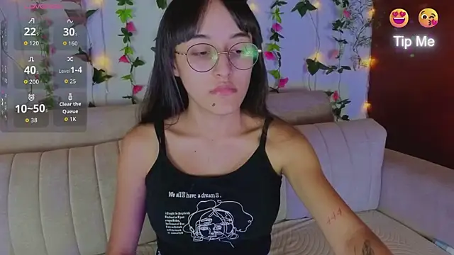 Snapshot of MelodyWinx chatting on 12/19/25, 02:18 MelodyWinx online show from 12/19/25, 02:18