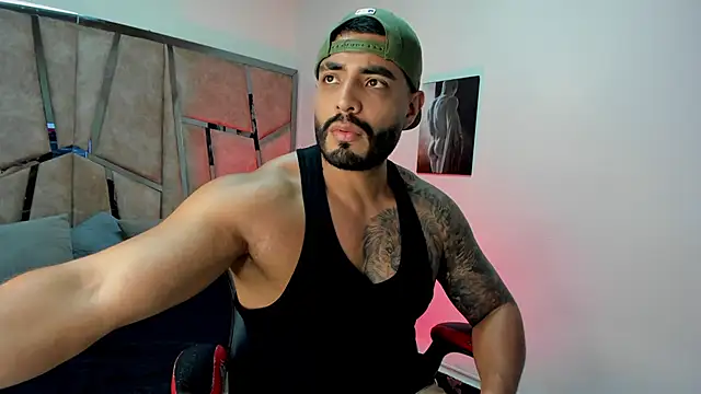 Snapshot of LeandroRusso chatting on 02/01/25, 08:05 LeandroRusso online show from 02/01/25, 08:05