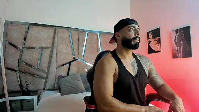 Snapshot of LeandroRusso chatting on 02/22/25, 07:47 LeandroRusso online show from 02/22/25, 07:47