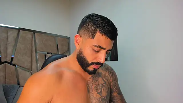 Snapshot of LeandroRusso chatting on 02/25/25, 11:00 LeandroRusso online show from 02/25/25, 11:00