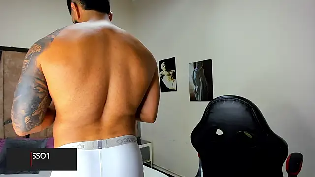 Snapshot of LeandroRusso chatting on 03/13/25, 04:05 LeandroRusso online show from 03/13/25, 04:05