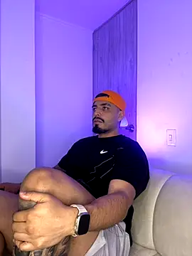 Snapshot of LeandroRusso chatting on 09/10/25, 02:22 LeandroRusso online show from 09/10/25, 02:22