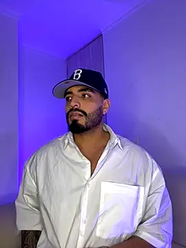 Snapshot of LeandroRusso chatting on 09/17/25, 04:14 LeandroRusso online show from 09/17/25, 04:14