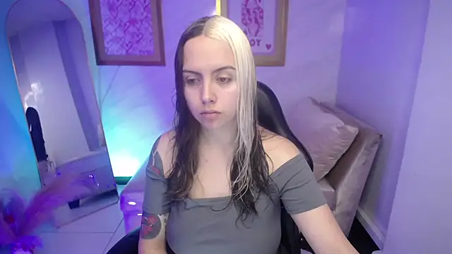 Snapshot of Hela_v chatting on 09/27/25, 01:05 Hela v online show from 09/27/25, 01:05