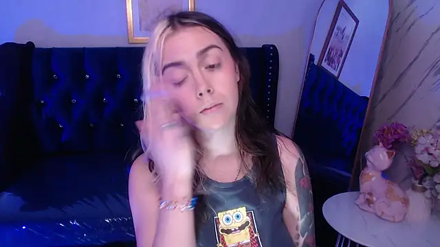 Snapshot of Hela_v chatting on 11/05/25, 12:16 Hela v online show from 11/05/25, 12:16