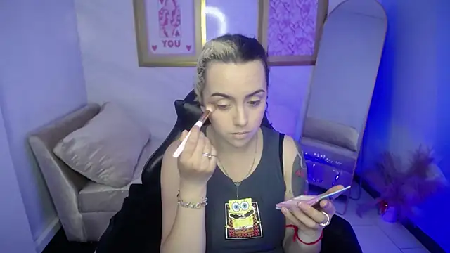 Snapshot of Hela_v chatting on 11/07/25, 01:00 Hela v online show from 11/07/25, 01:00