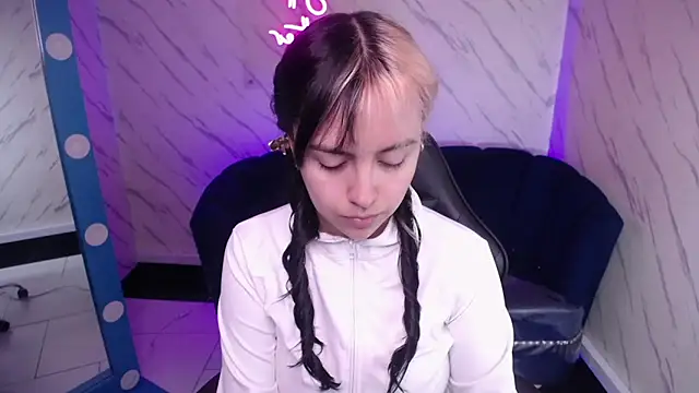 Hela v online show from 02/07/26, 01:04