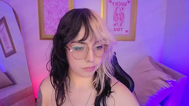 Hela v online show from 02/12/26, 08:04