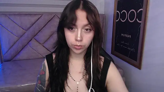 Snapshot of Hela_v chatting on 05/04/26, 01:07 Hela v online show from 05/04/26, 01:07