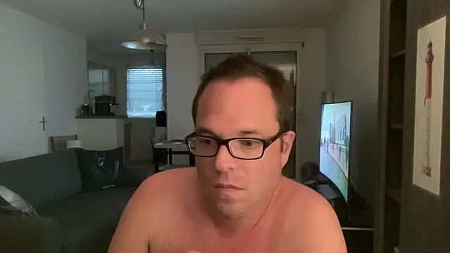 Snapshot of Funnyjul31 chatting on 06/18/26, 04:11 Funnyjul31 online show from 06/18/26, 04:11