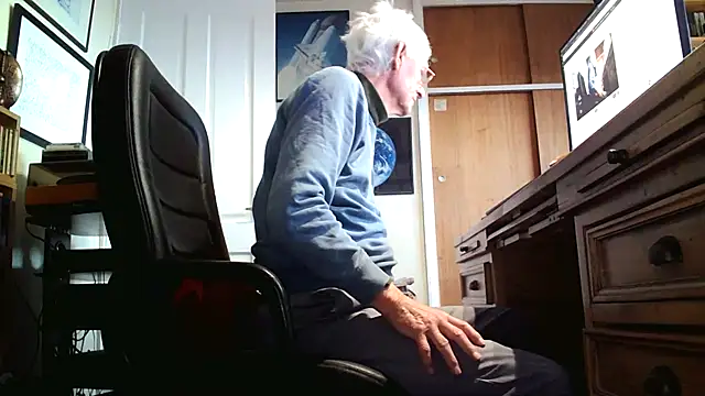 Snapshot of bigears chatting on 02/25/26, 04:05 bigears online show from 02/25/26, 04:05