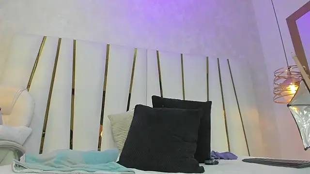 violet gray  online show from 03/19/26, 10:08