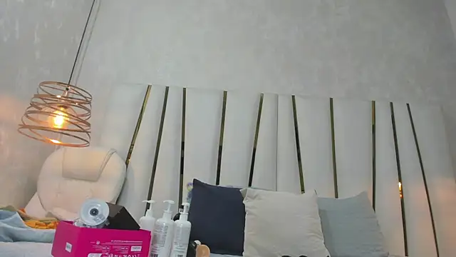 violet gray  online show from 07/22/26, 11:24