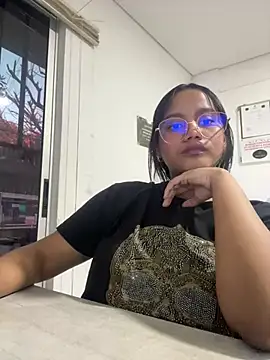 my cam online show from 02/21/25, 10:04