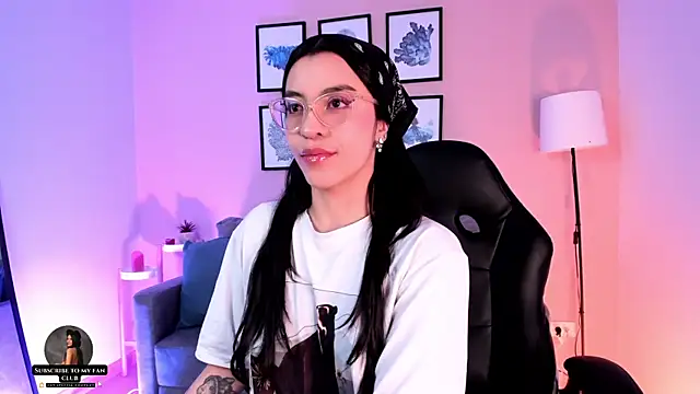 Snapshot of nina__dixon chatting on 09/13/25, 08:08 nina dixon online show from 09/13/25, 08:08