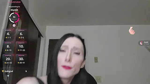 Snapshot of Ivyrose4999 chatting on 06/18/26, 02:54 Ivyrose4999 online show from 06/18/26, 02:54