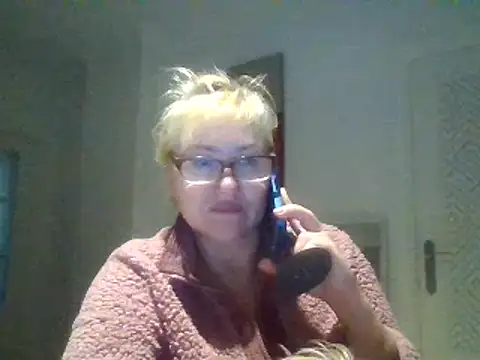 Snapshot of Luzia-Sal chatting on 03/02/25, 06:51 Luzia-Sal online show from 03/02/25, 06:51