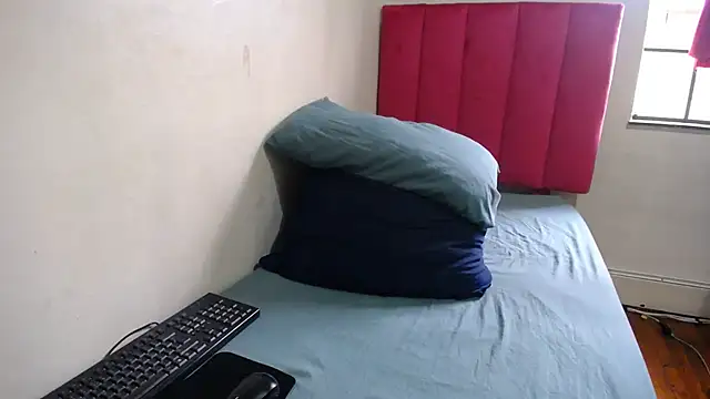 Snapshot of Mywife777 chatting on 03/01/25, 02:02 Mywife777 online show from 03/01/25, 02:02