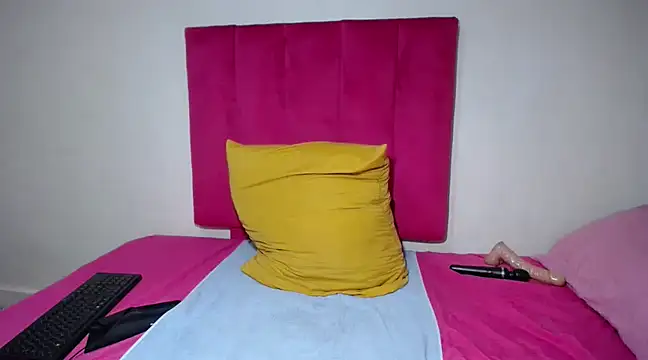 Snapshot of Mywife777 chatting on 03/14/25, 09:21 Mywife777 online show from 03/14/25, 09:21