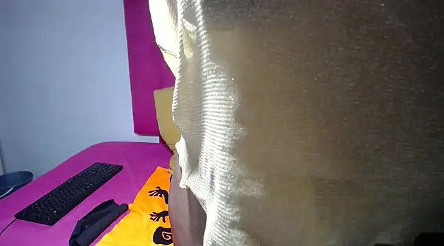 Snapshot of Mywife777 chatting on 03/16/25, 03:25 Mywife777 online show from 03/16/25, 03:25