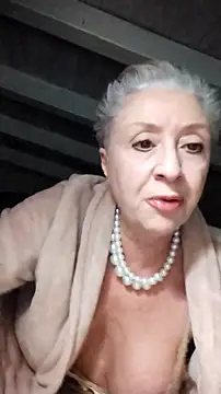 Snapshot of divinaerotica chatting on 02/02/25, 05:04 divinaerotica online show from 02/02/25, 05:04