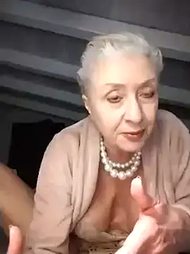 Snapshot of divinaerotica chatting on 02/07/25, 05:29 divinaerotica online show from 02/07/25, 05:29