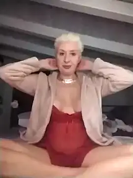 Snapshot of divinaerotica chatting on 02/26/25, 05:50 divinaerotica online show from 02/26/25, 05:50