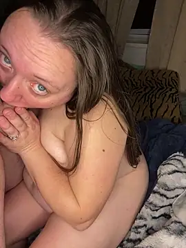 Snapshot of JuicyLuciee chatting on 02/14/25, 06:45 JuicyLuciee online show from 02/14/25, 06:45