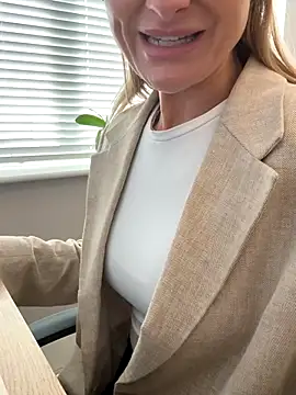 Phoebe Lily online show from 10/28/25, 02:42