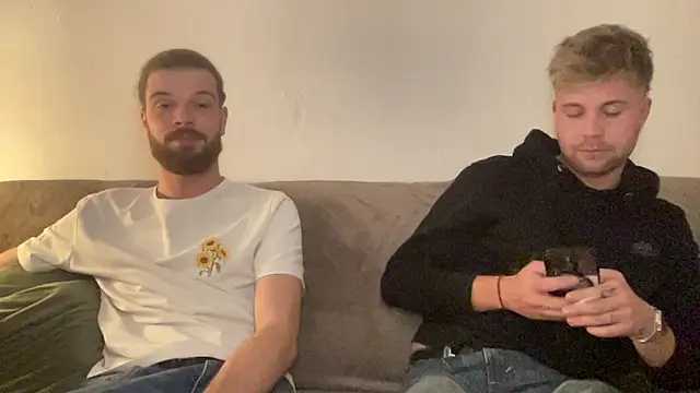 Snapshot of Kiffwahn chatting on 10/13/25, 06:41 Kiffwahn online show from 10/13/25, 06:41