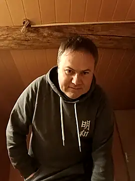 Snapshot of Pourleplasirs chatting on 03/07/25, 09:06 Pourleplasirs online show from 03/07/25, 09:06