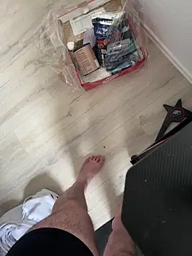 Snapshot of Mo_2003 chatting on 02/10/25, 02:37 Mo 2003 online show from 02/10/25, 02:37